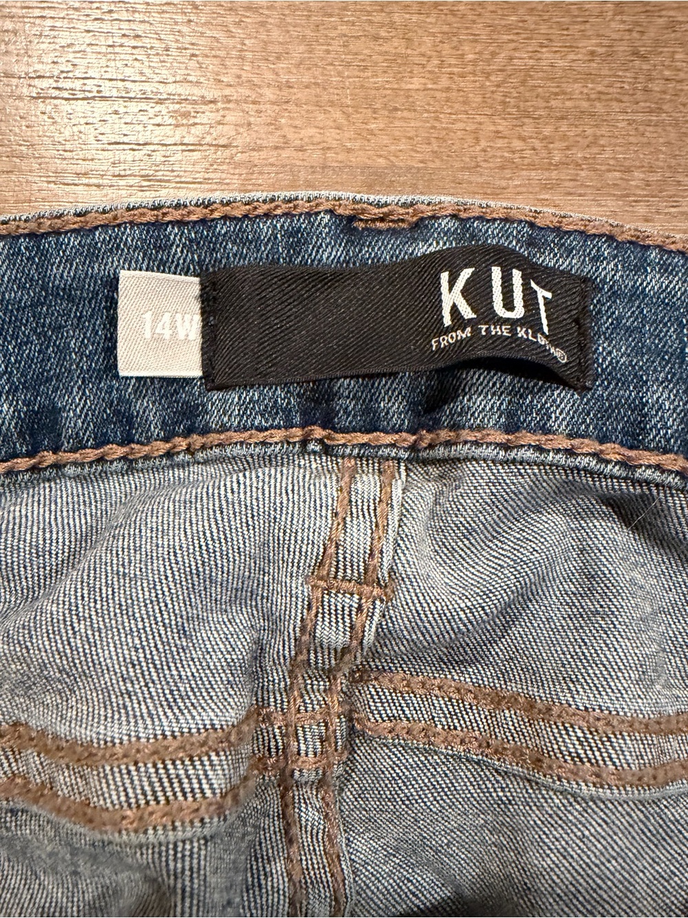 Kut from the Kloth Catherine Boyfriend Jeans in Light Blue Wash 14W - Picture 5 of 9